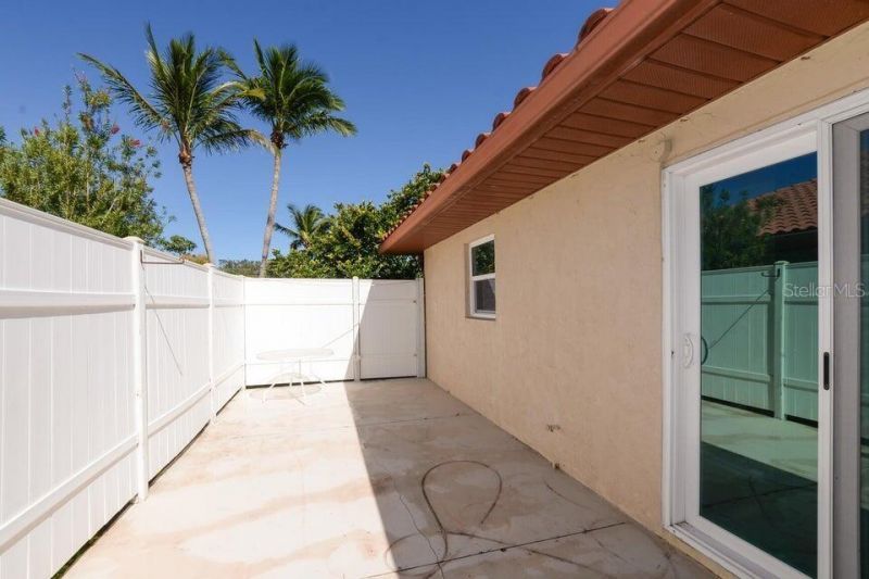 1117 SE Mendoza Avenue , Port Saint Lucie, FL 34952 Photo