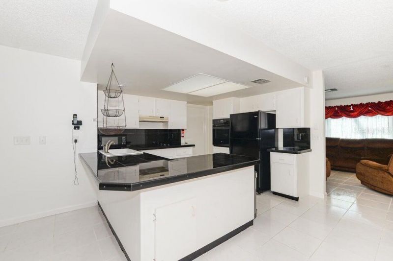 1117 SE Mendoza Avenue , Port Saint Lucie, FL 34952 Photo