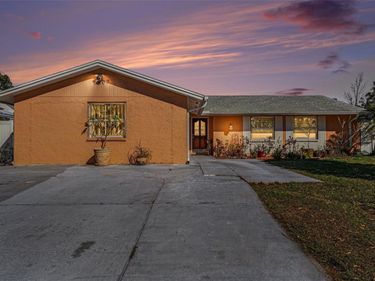 6807 DICKINSON COURT, TAMPA, FL 33634