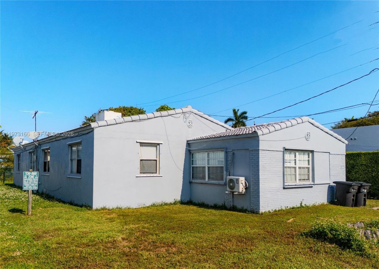 2125 Bay Dr , Miami Beach, FL 33141 Photo