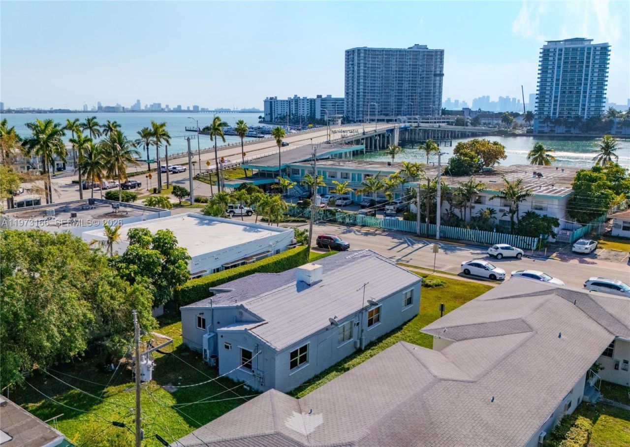 2125 Bay Dr , Miami Beach, FL 33141 Photo