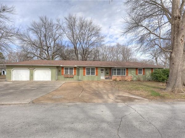 114 E Howard Street, Girard, KS 66743