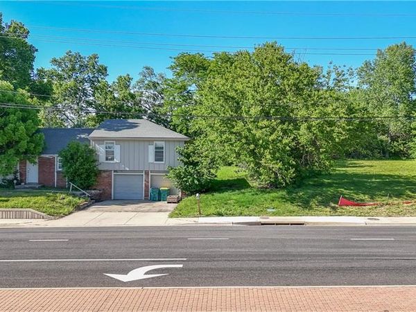 6684 W 151st Street, Overland Park, KS 66223