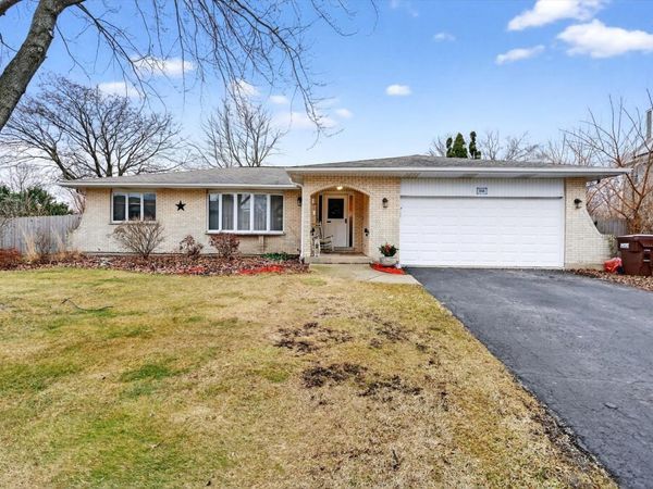 938 Duvall Drive, Woodstock, IL 60098