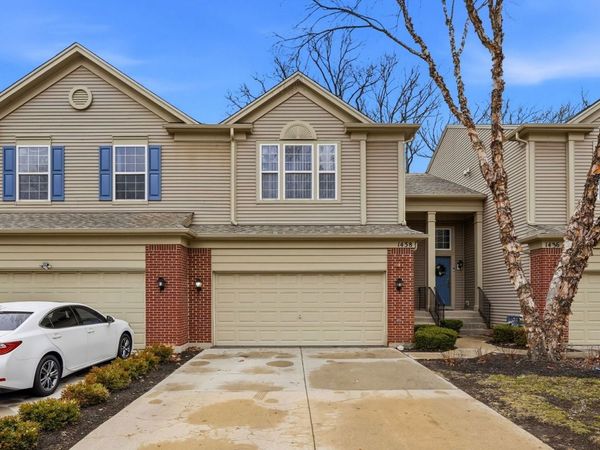 1438 Yellowstone Drive , Streamwood, IL 60107