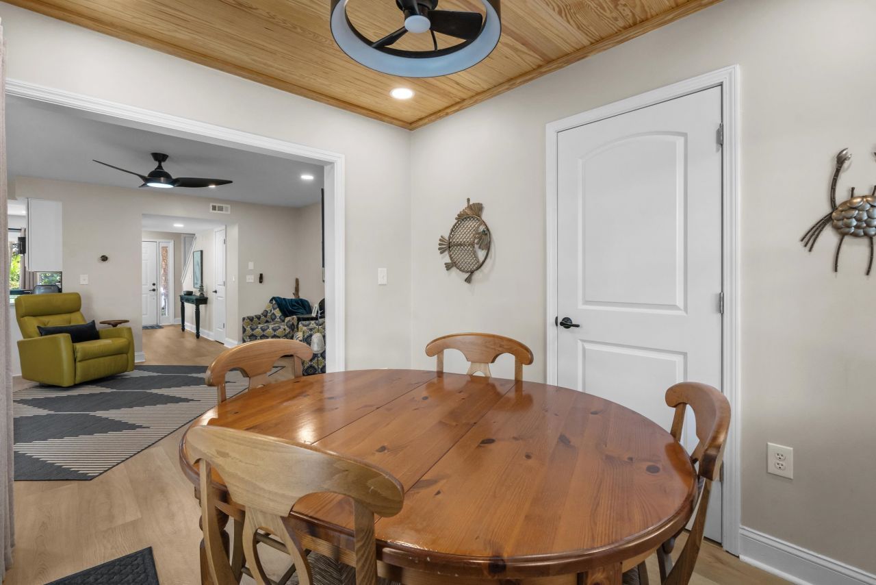 12 Shadow Moss Pl.  Photo 11