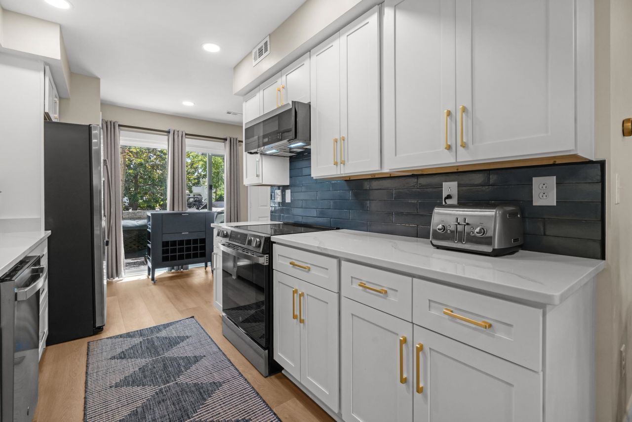 12 Shadow Moss Pl.  Photo 16