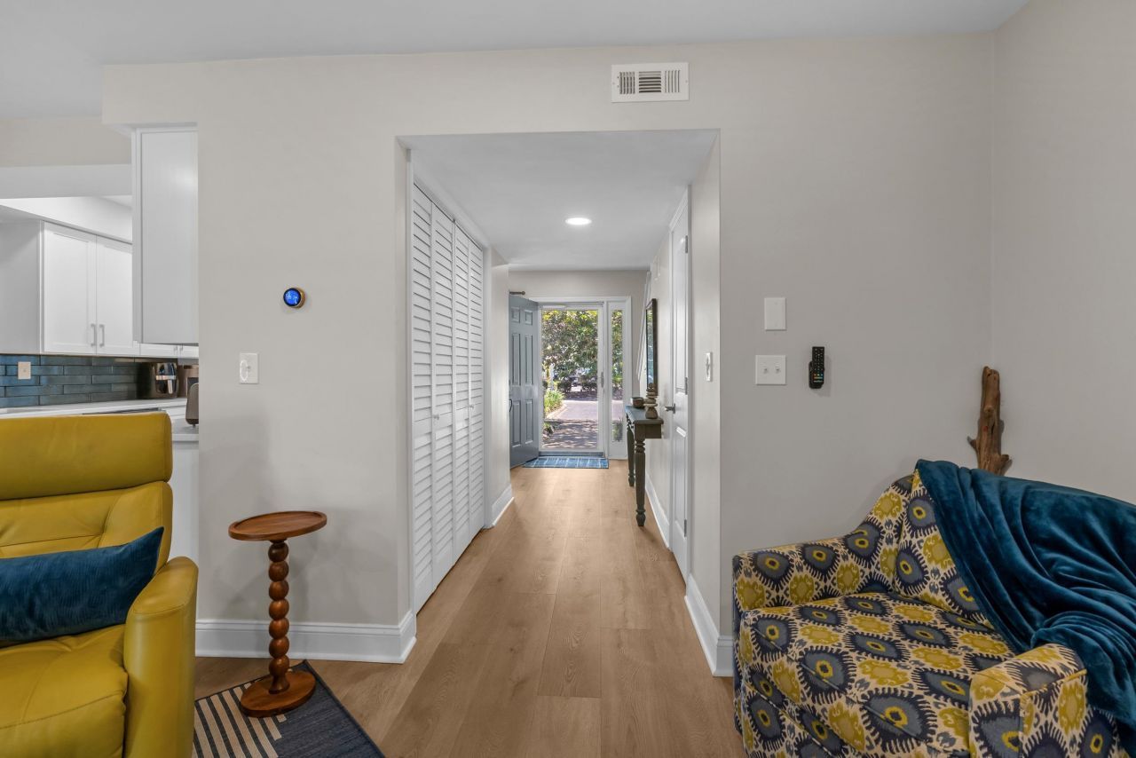 12 Shadow Moss Pl.  Photo 5