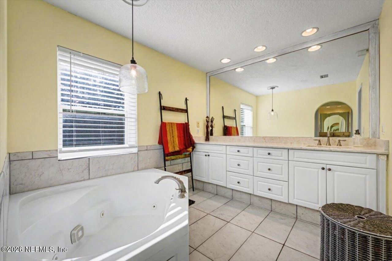 9372 Beauclerc Wood Lane N, Jacksonville, FL 32257 Photo