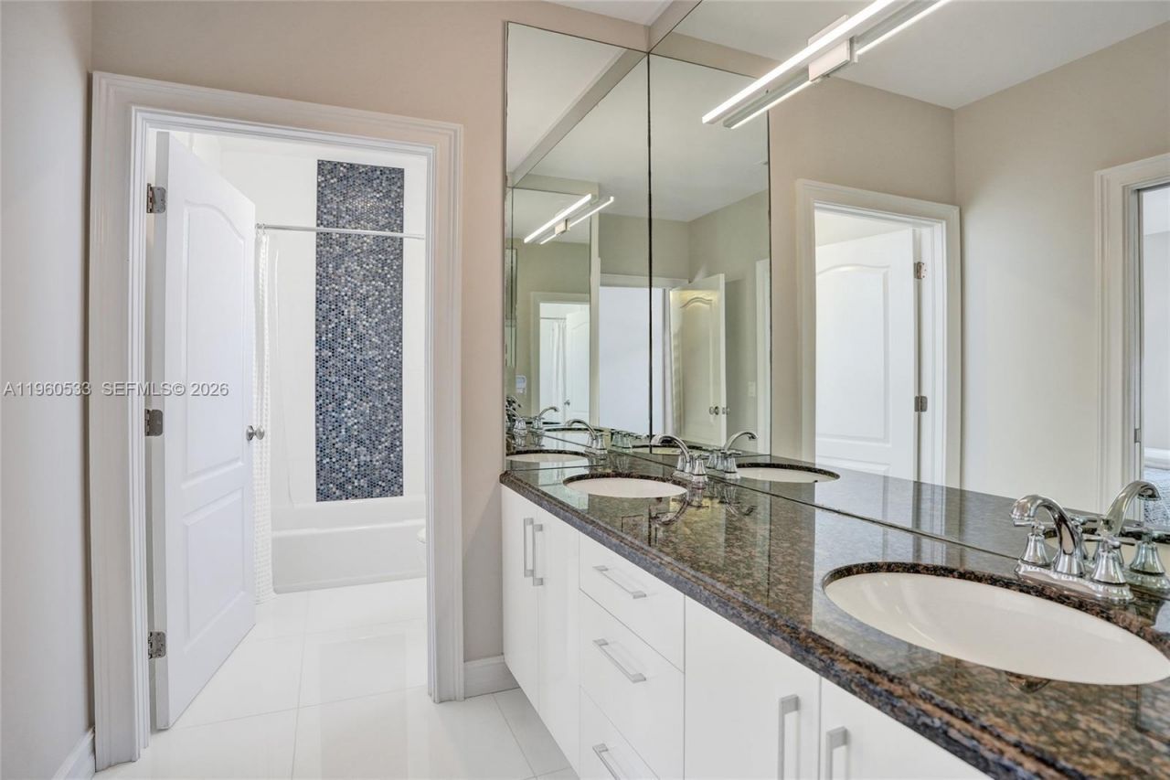 2539 Royal Palm Way, Weston, FL 33327 Photo