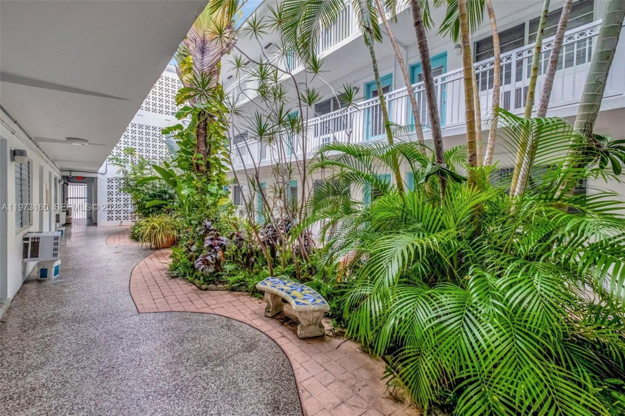 350 Collins Ave , Unit 306, Miami Beach, FL 33139 Photo