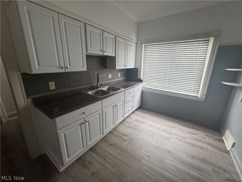 839 Lecona Road, Cleveland Heights, OH 44121 Photo 3