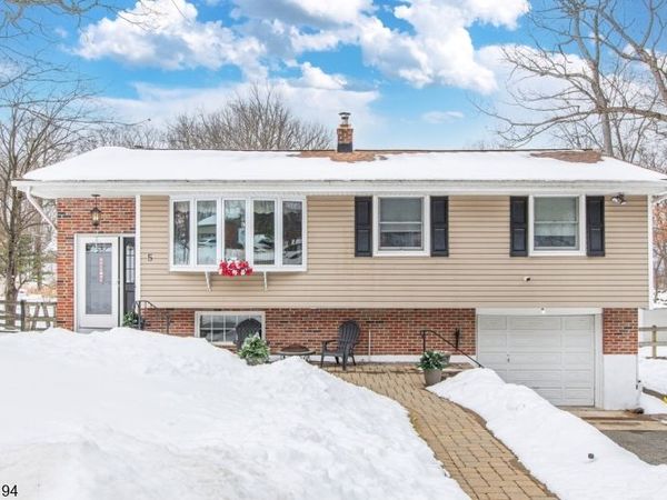 5 Winding Way, Andover, NJ 07821