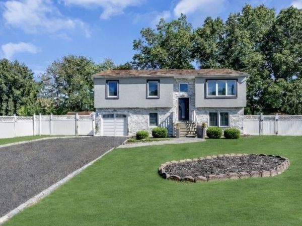 34 Vernon St, Sayreville, NJ 08859