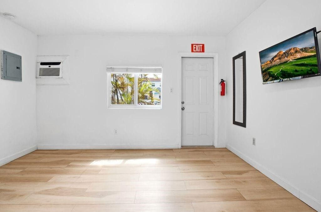 343 Van Buren Street, Unit 5, Hollywood, FL 33019 Photo