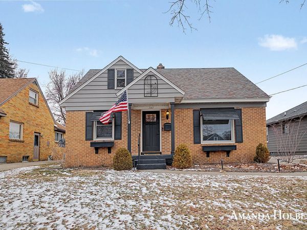 1161 Dorroll Street NE, Grand Rapids, MI 49505