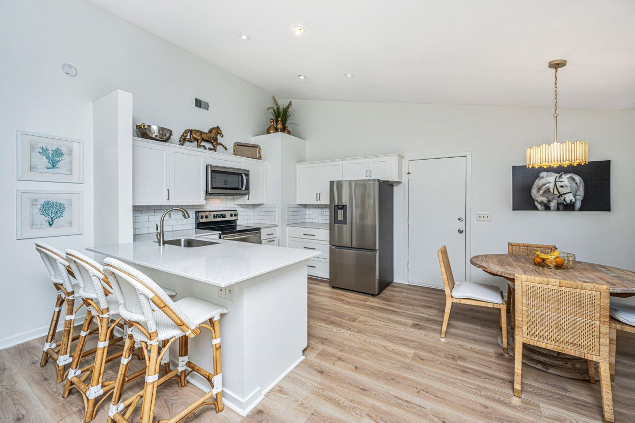 1382 W Point Drive Photo 11