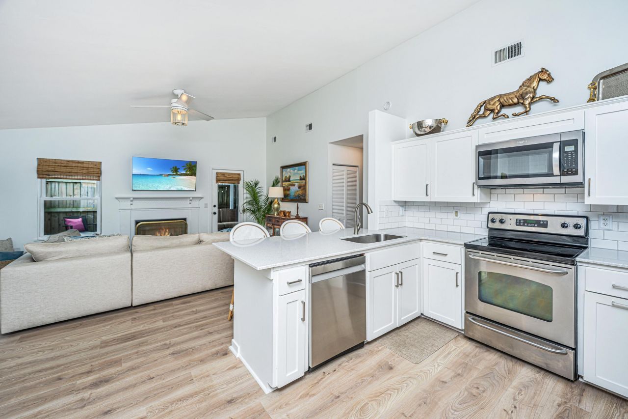 1382 W Point Drive Photo 12