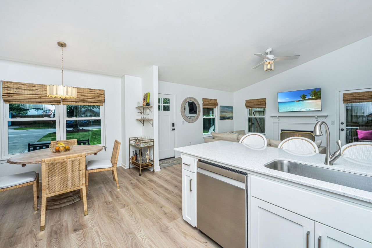 1382 W Point Drive Photo 14