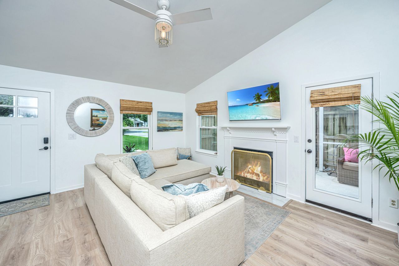 1382 W Point Drive Photo 6