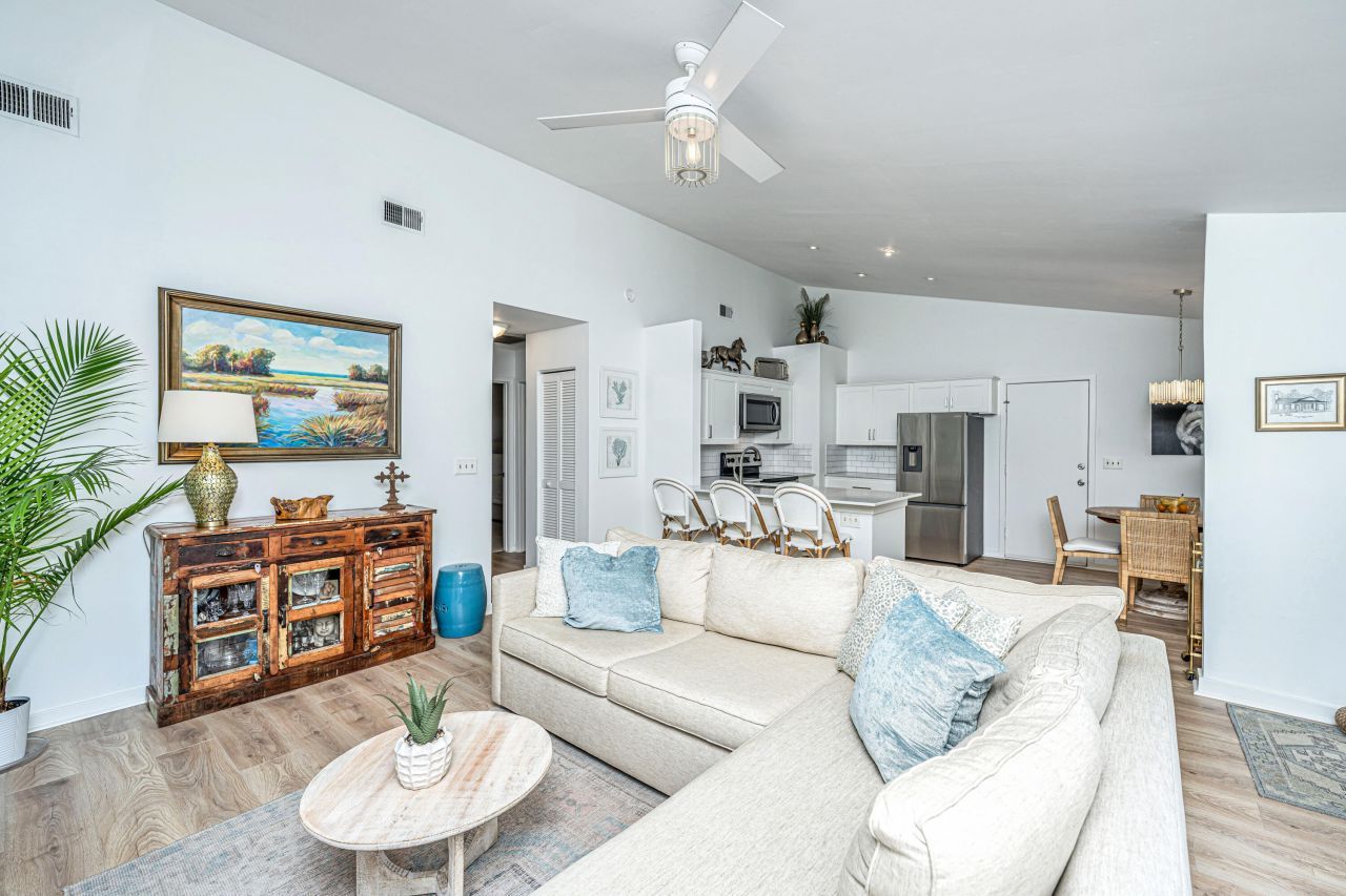 1382 W Point Drive Photo 7