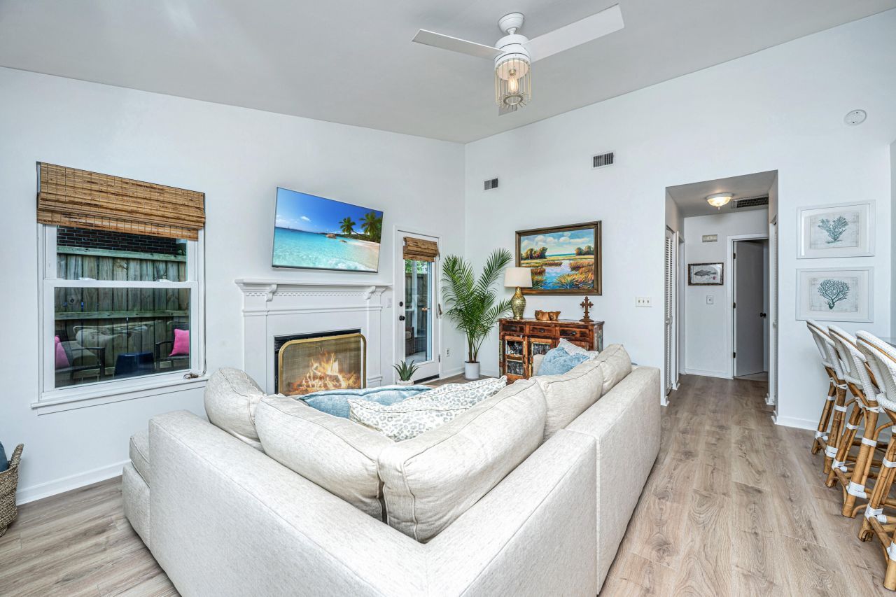 1382 W Point Drive Photo 8