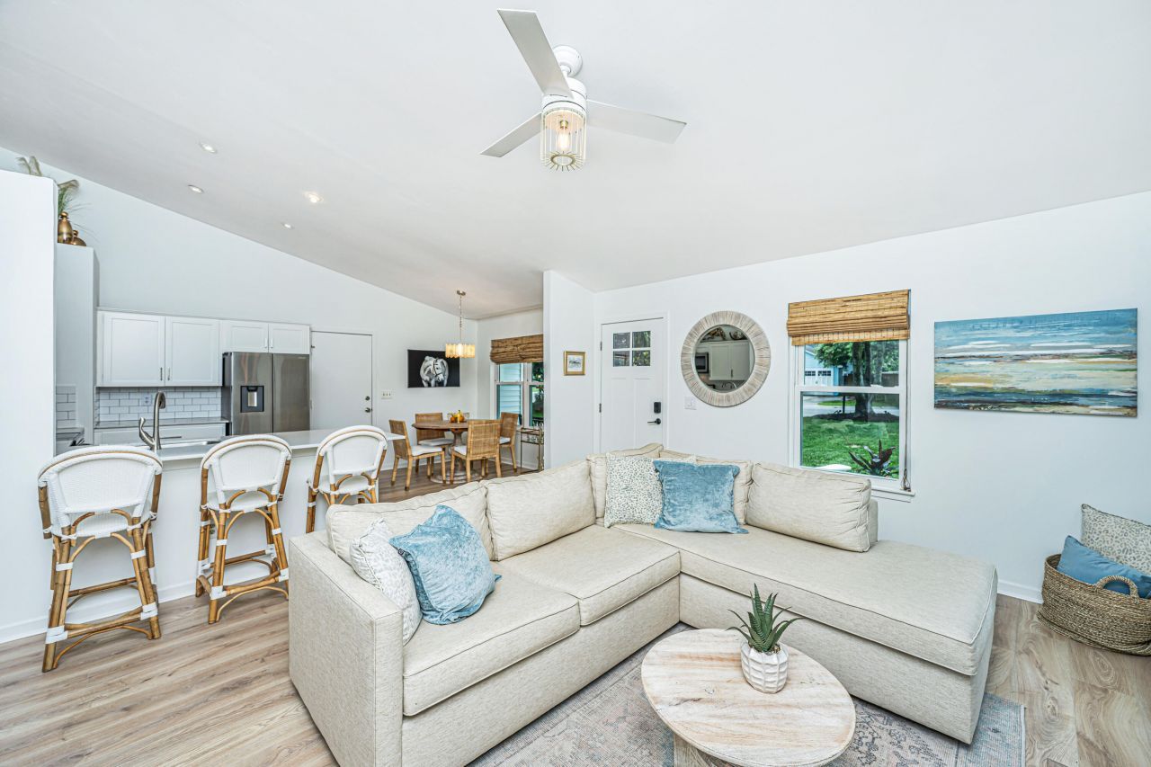 1382 W Point Drive Photo 9