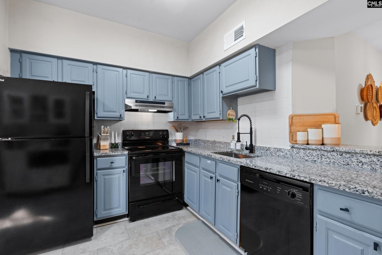 1850 Atlantic Drive  Photo 4