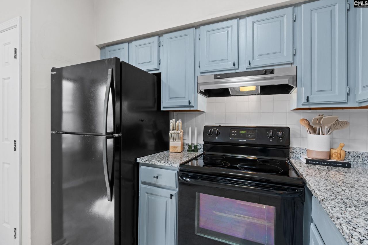 1850 Atlantic Drive  Photo 6