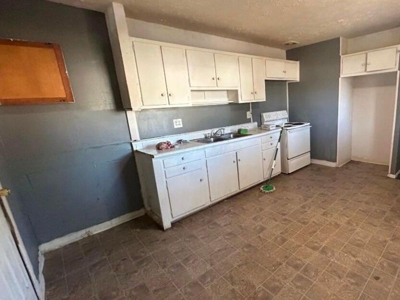 3777 E Deshler Avenue, Columbus, OH 43227 Photo 2