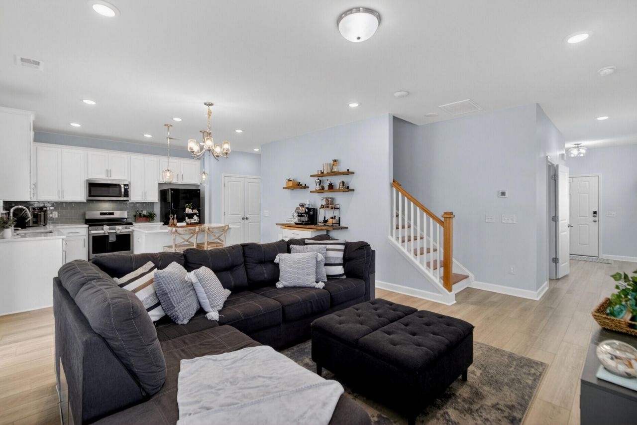 502 Sarno Way Photo 2