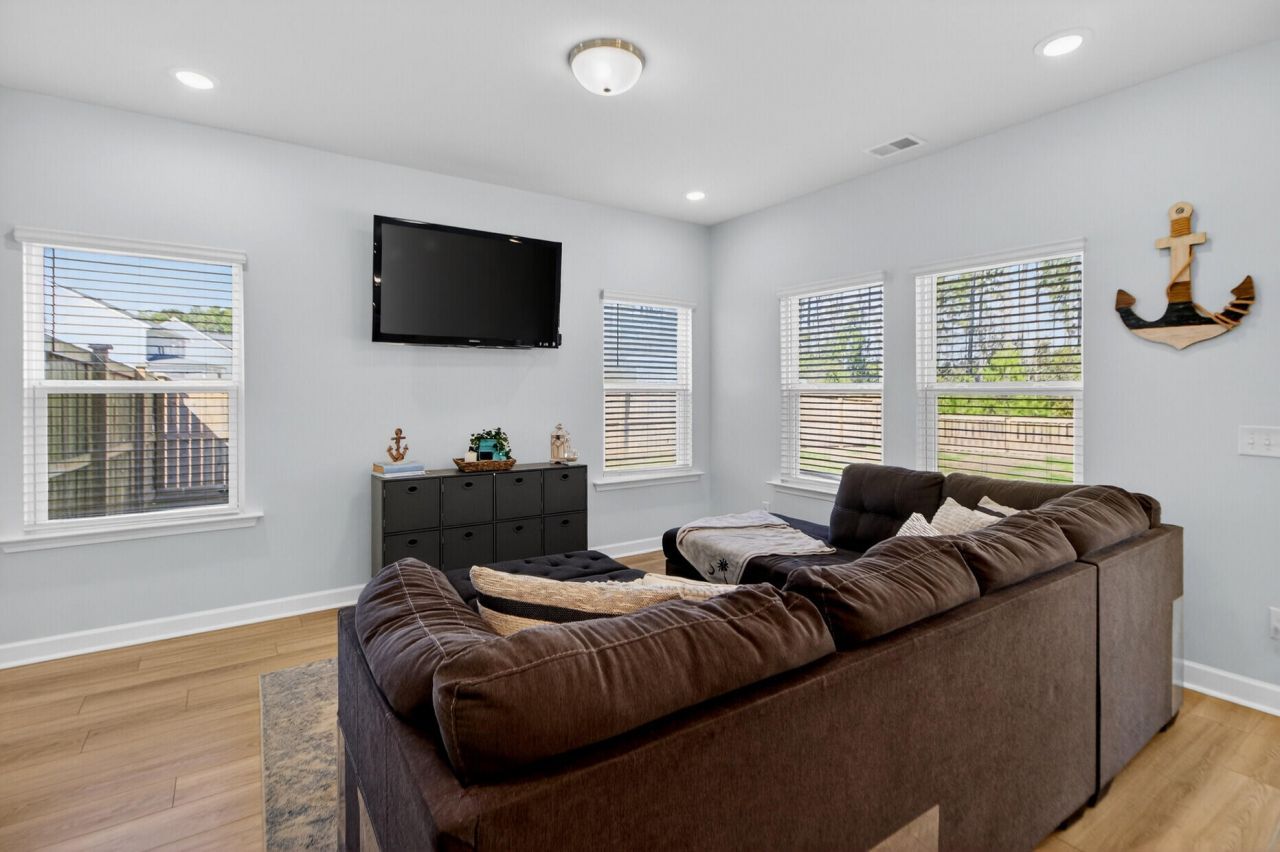 502 Sarno Way Photo 5