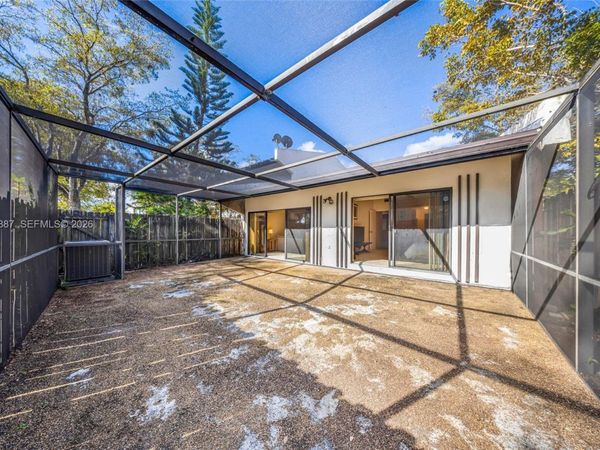 567 NE 199th Ter, Unit 1S, Miami, FL 33179