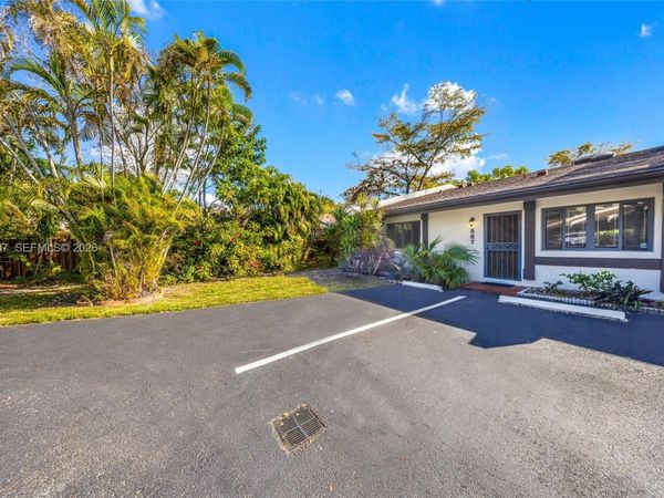 567 NE 199th Ter, Unit 1S, Miami, FL 33179