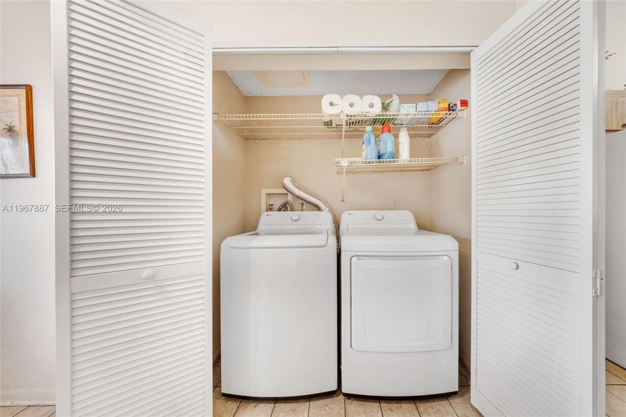 567 NE 199th Ter, Unit 1S, Miami, FL 33179 Photo