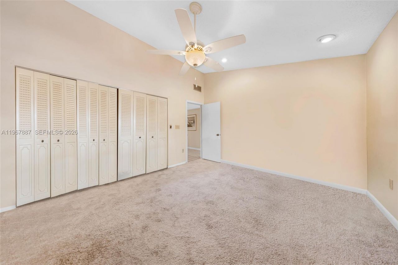 567 NE 199th Ter, Unit 1S, Miami, FL 33179 Photo