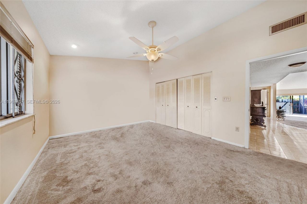 567 NE 199th Ter, Unit 1S, Miami, FL 33179 Photo