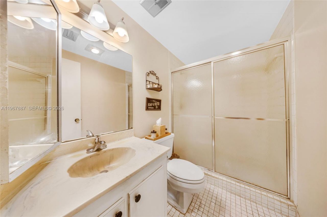 567 NE 199th Ter, Unit 1S, Miami, FL 33179 Photo