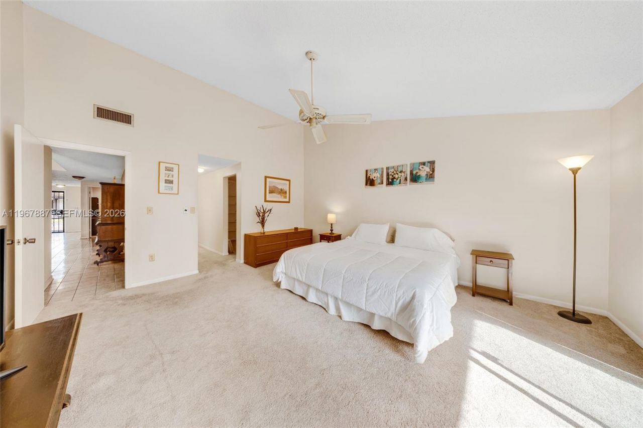 567 NE 199th Ter, Unit 1S, Miami, FL 33179 Photo