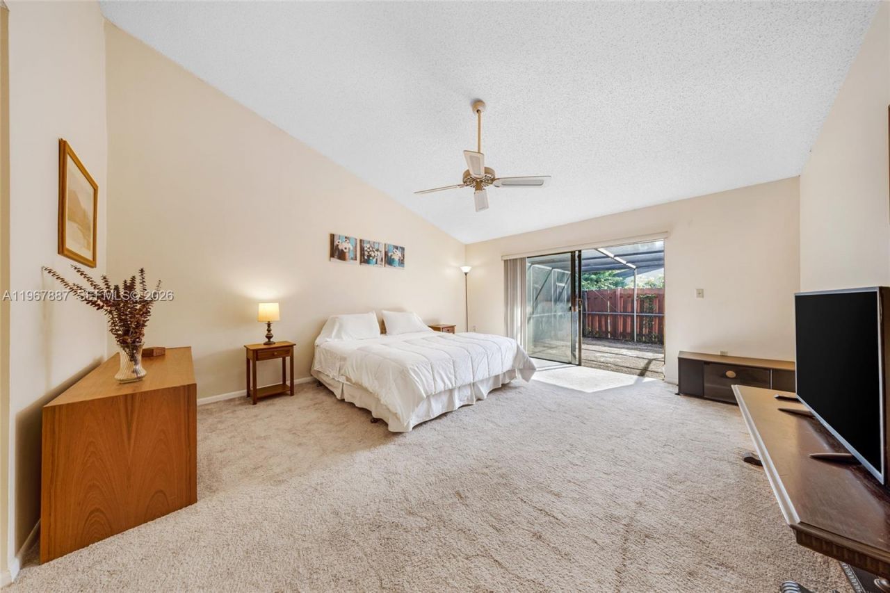 567 NE 199th Ter, Unit 1S, Miami, FL 33179 Photo