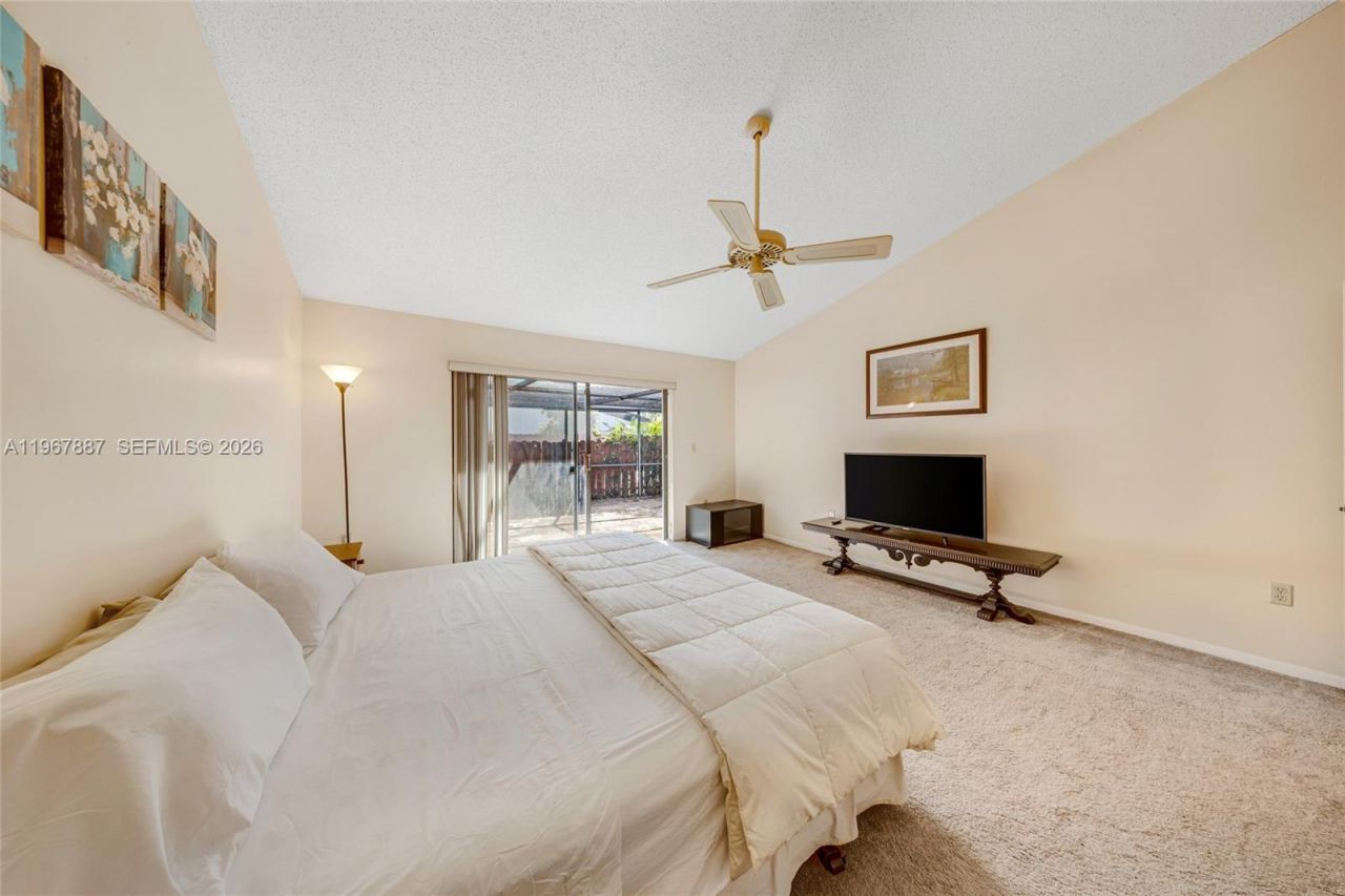 567 NE 199th Ter, Unit 1S, Miami, FL 33179 Photo