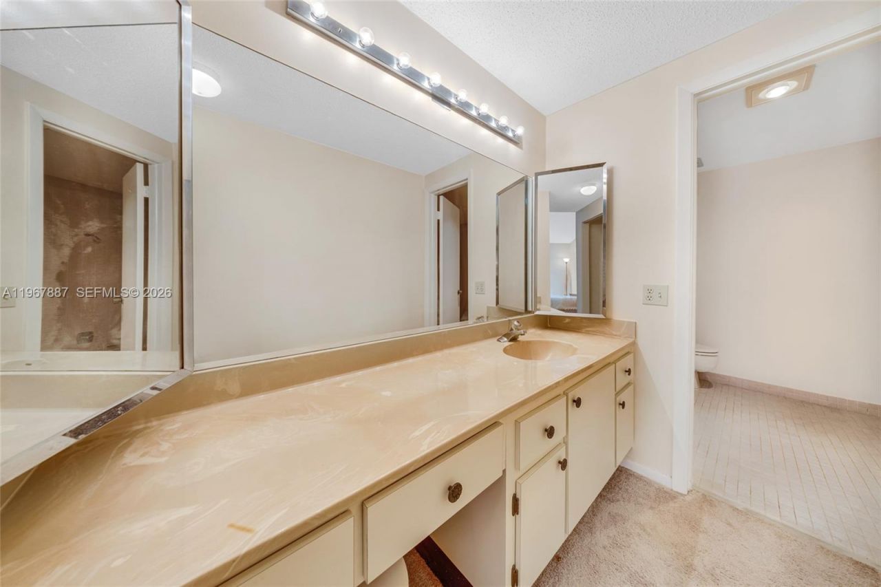 567 NE 199th Ter, Unit 1S, Miami, FL 33179 Photo