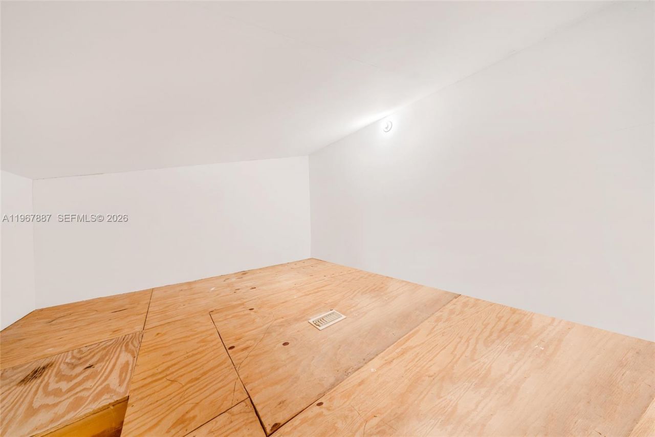 567 NE 199th Ter, Unit 1S, Miami, FL 33179 Photo