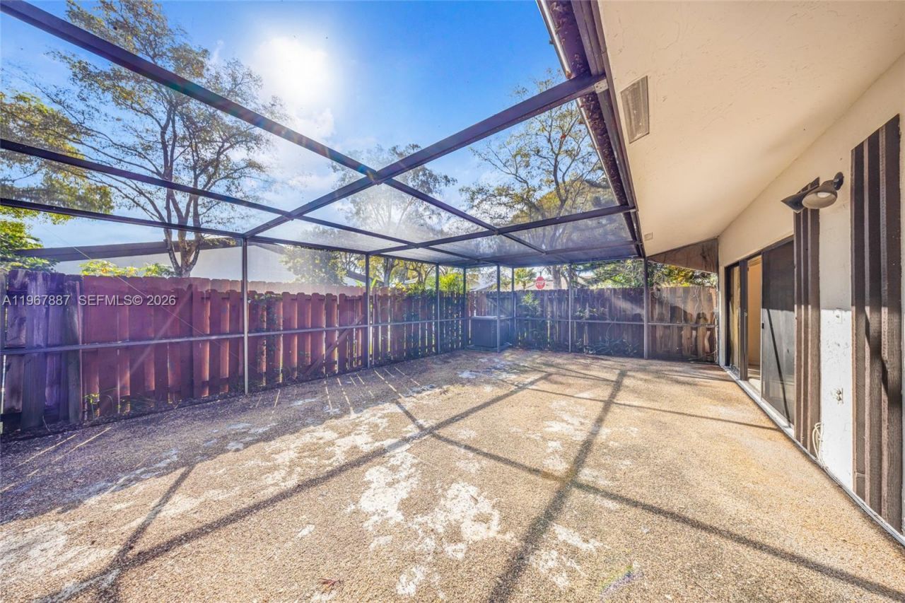 567 NE 199th Ter, Unit 1S, Miami, FL 33179 Photo