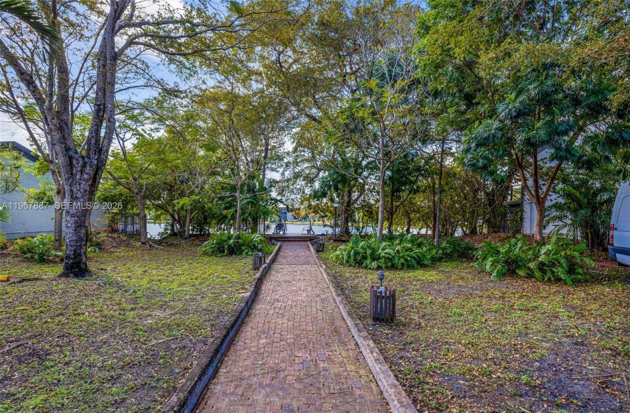 567 NE 199th Ter, Unit 1S, Miami, FL 33179 Photo