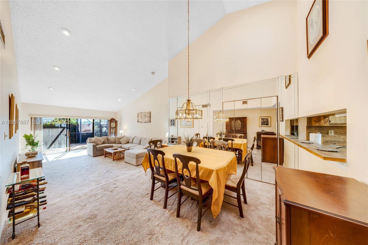 567 NE 199th Ter, Unit 1S, Miami, FL 33179 Photo