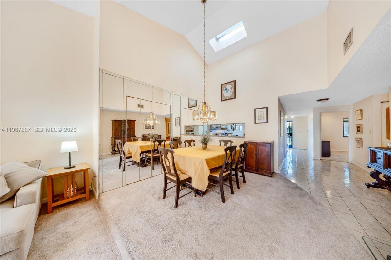 567 NE 199th Ter, Unit 1S, Miami, FL 33179 Photo