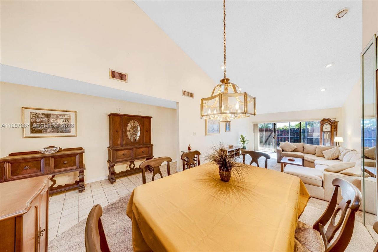 567 NE 199th Ter, Unit 1S, Miami, FL 33179 Photo