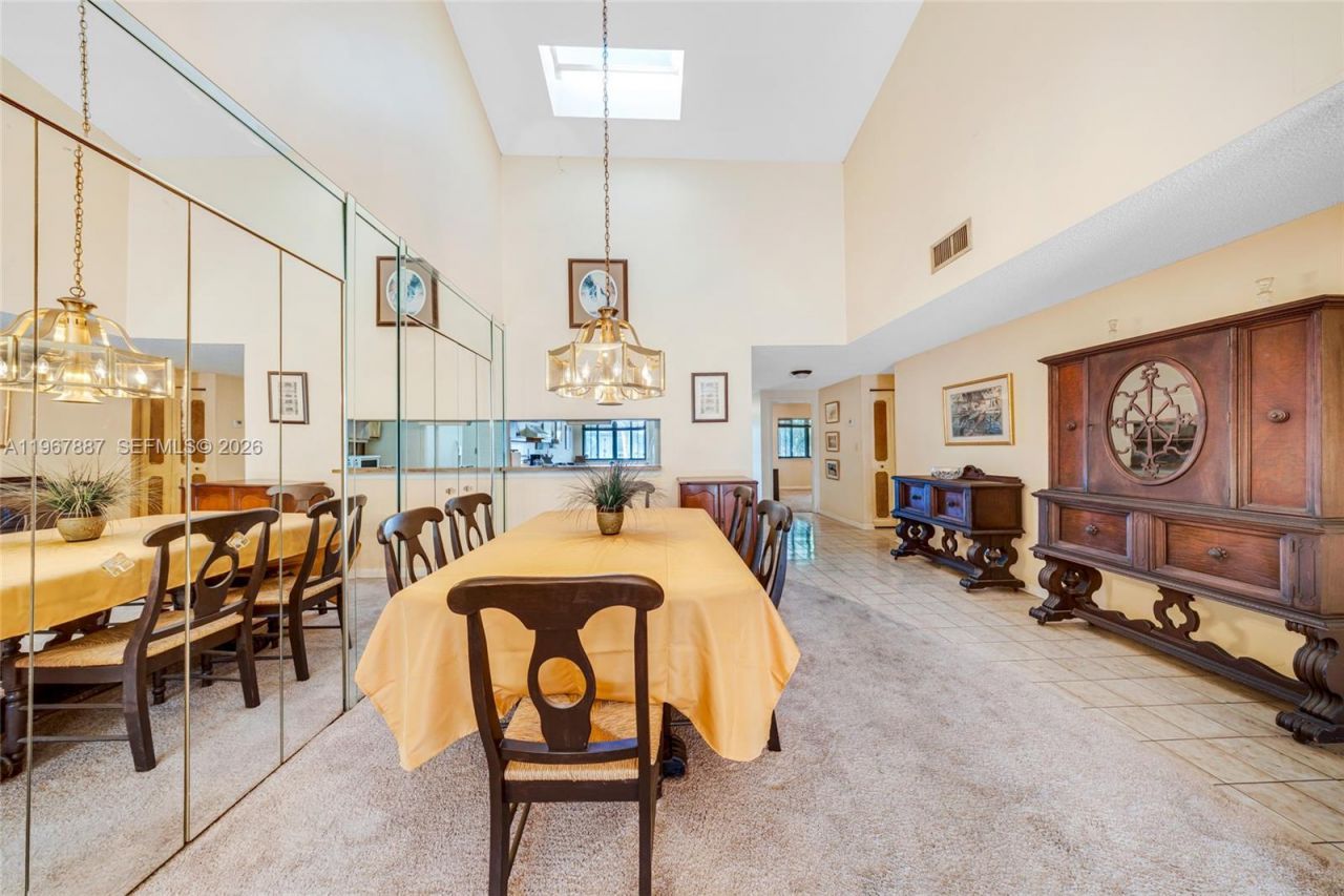 567 NE 199th Ter, Unit 1S, Miami, FL 33179 Photo