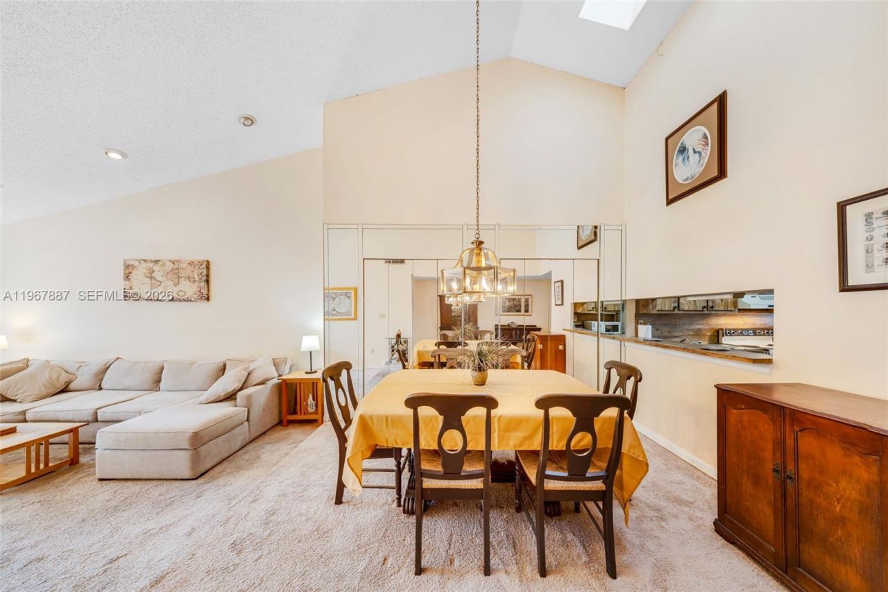 567 NE 199th Ter, Unit 1S, Miami, FL 33179 Photo